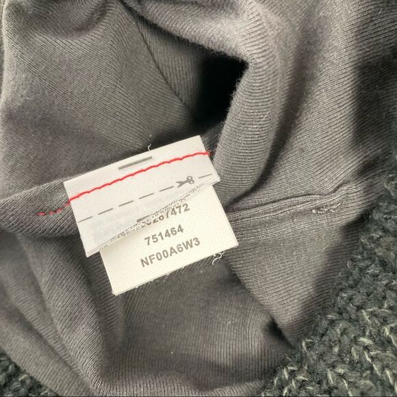 North Face Classic Knit Beanie Grey Hat - Picture 5 of 8